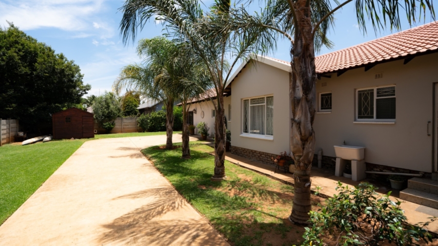 4 Bedroom Property for Sale in Wilkoppies North West